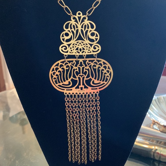 Designers Dream, Vintage Trifari Love Birds with chain fringe, gold tone. - Picture 3 of 16